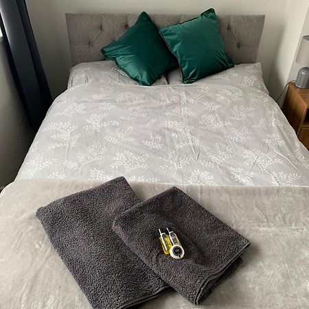 Modernised Home With 2 Bedrooms In カーディフ エクステリア 写真