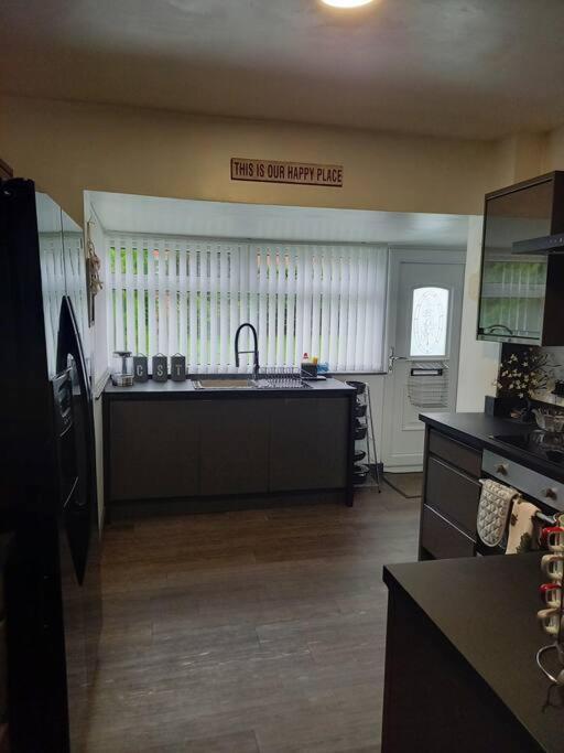 Modernised Home With 2 Bedrooms In カーディフ エクステリア 写真