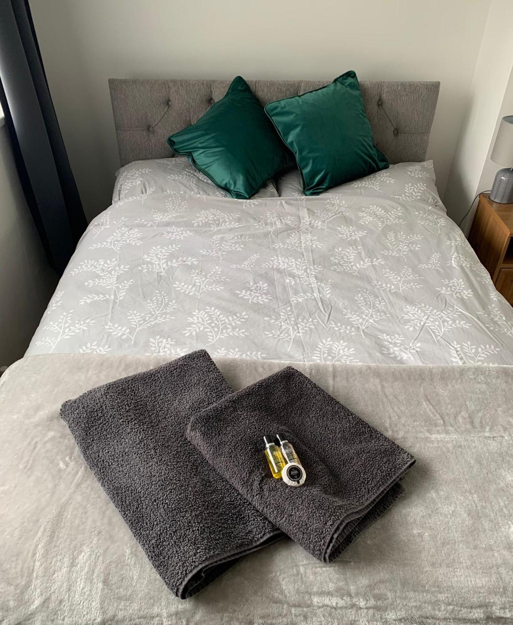 Modernised Home With 2 Bedrooms In カーディフ エクステリア 写真